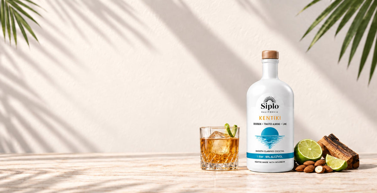 Siplo Kentiki bottle with cocktail and ingredients